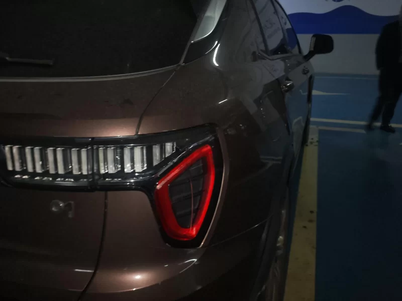 Lynk & Co 01 2018 car image #6