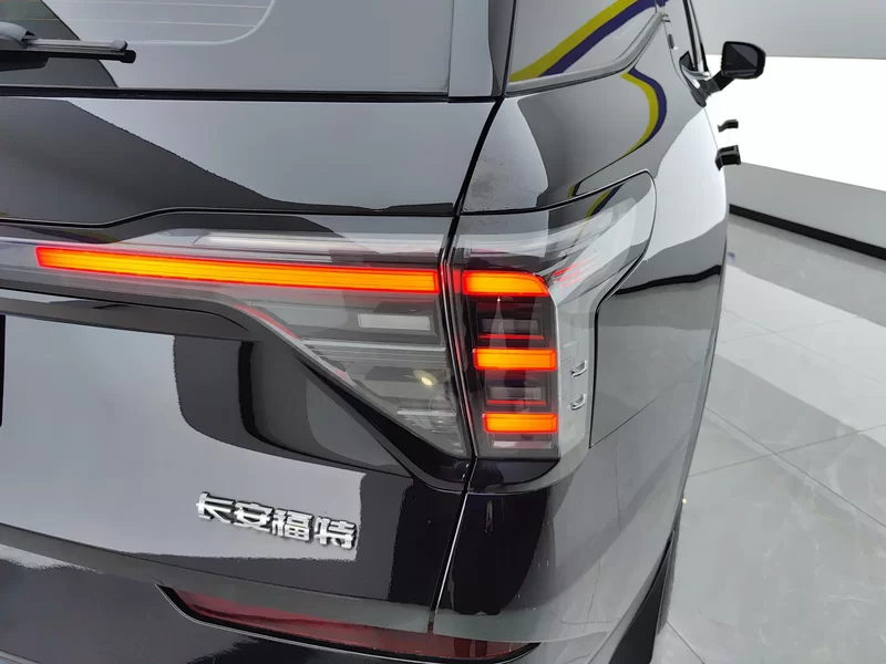 Ford Edge 2024 صورة سيارة #6