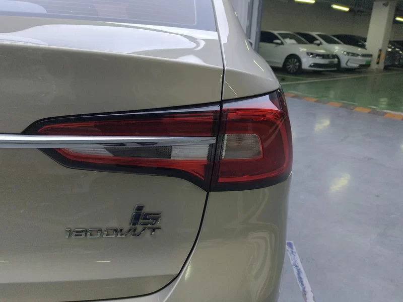 Roewe i5 2020 immagine di auto #6