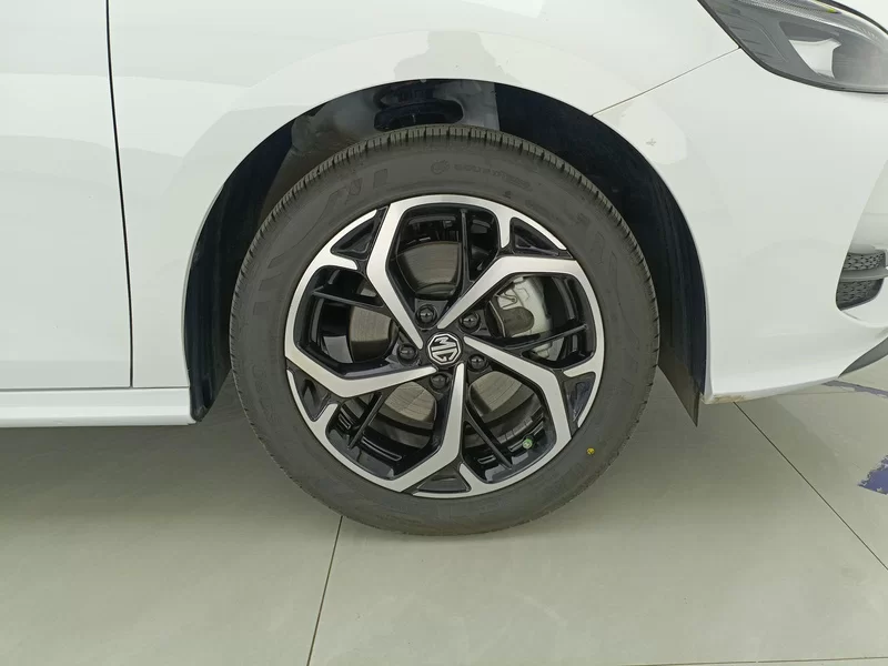 5 2024 immagine di auto #6
