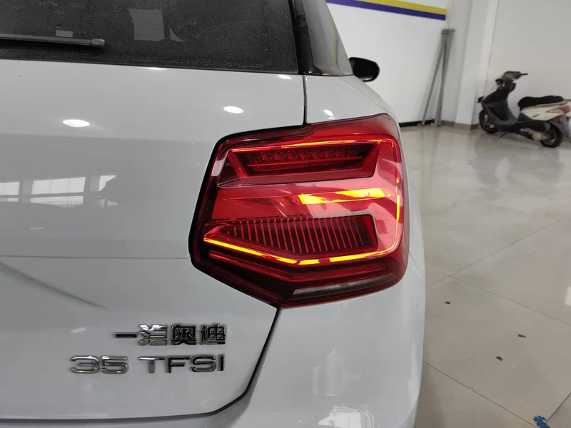 Audi Q2L 2020 car image #6