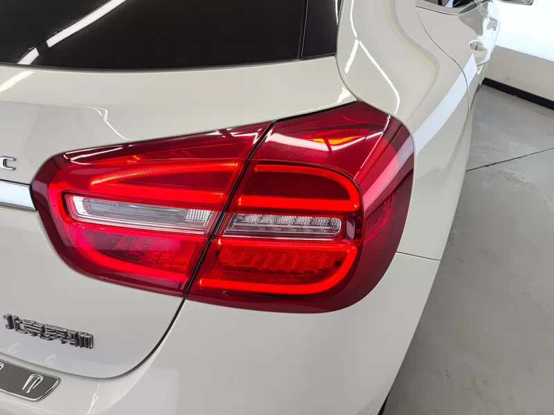 Mercedes-Benz GLA Class 2016 immagine di auto #6