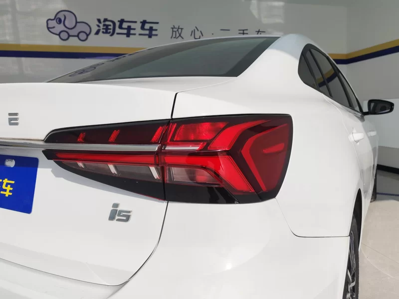 Roewe i5 2023 #6 Roewe i5 2023 car image #6
