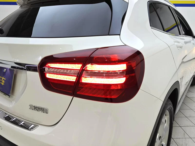 Mercedes-Benz GLA Class 2018 car image #6