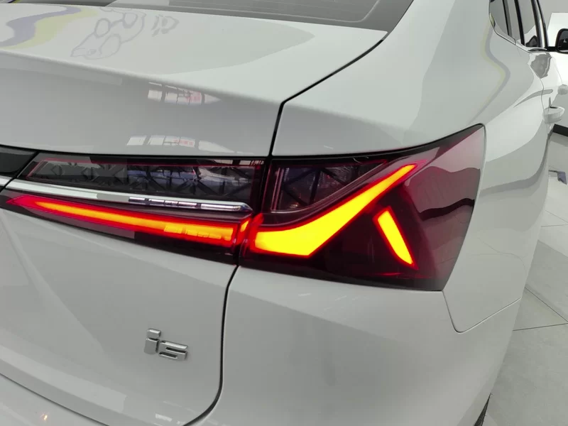Roewe i5 2023 car image #6