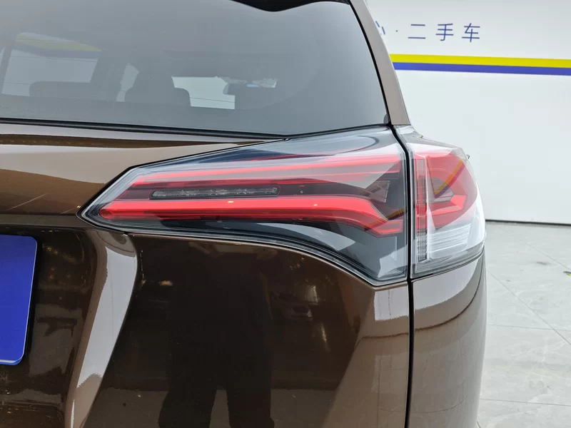 Toyota RAV4 2017 car image #6