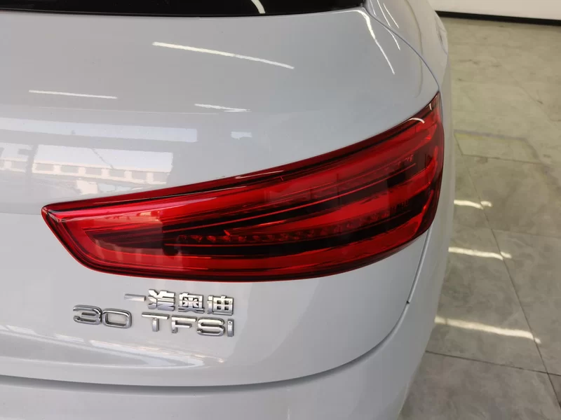 Audi Q3 2016 car image #6