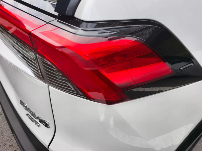 Toyota RAV4 2023 immagine di auto #6