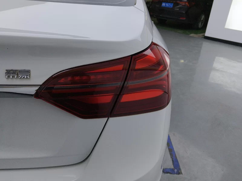GEELY Emgrand 2019 car image #6