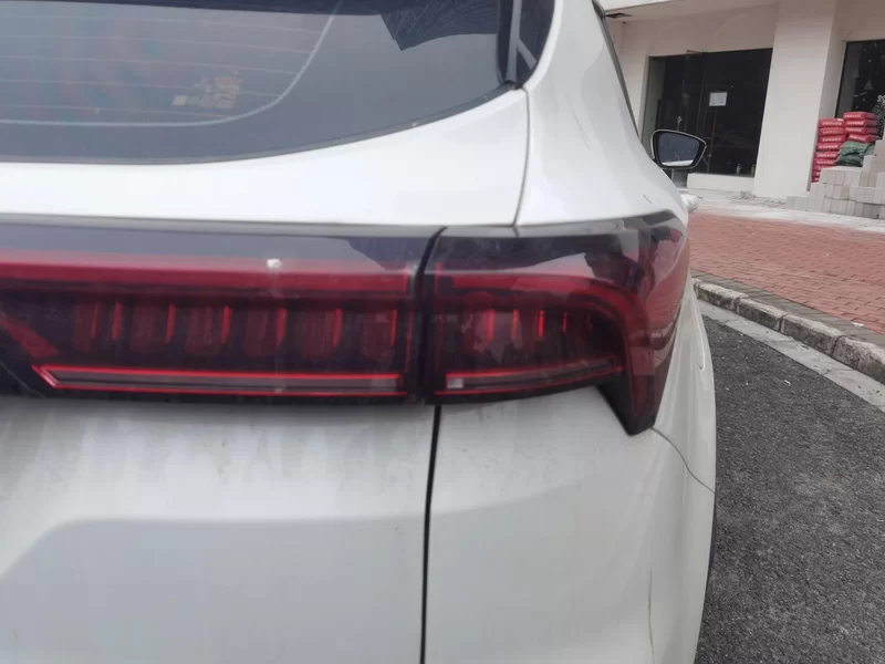 X70 2023 car image #6
