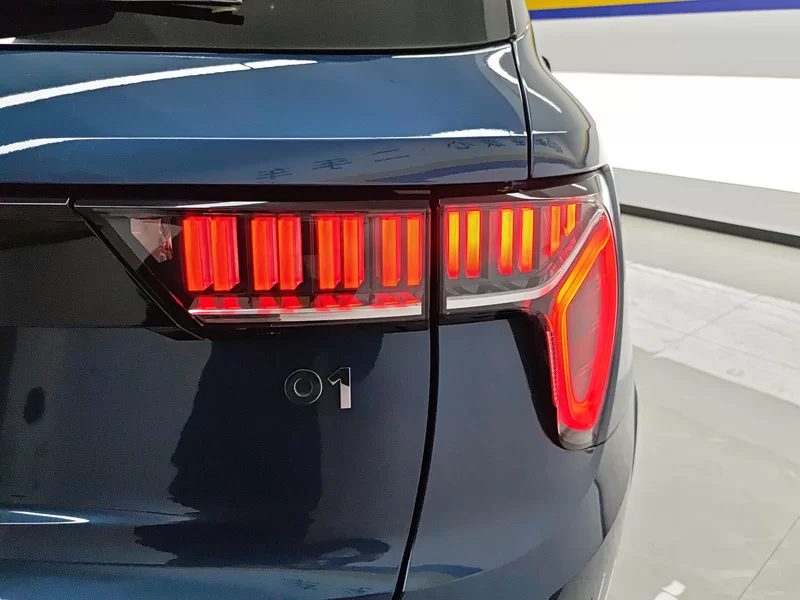 Lynk & Co 01 2018 #6 Lynk & Co 01 2018 car image #6