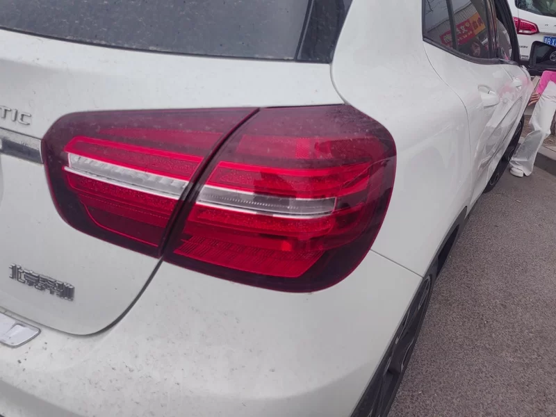 Mercedes-Benz GLA Class 2018 car image #6