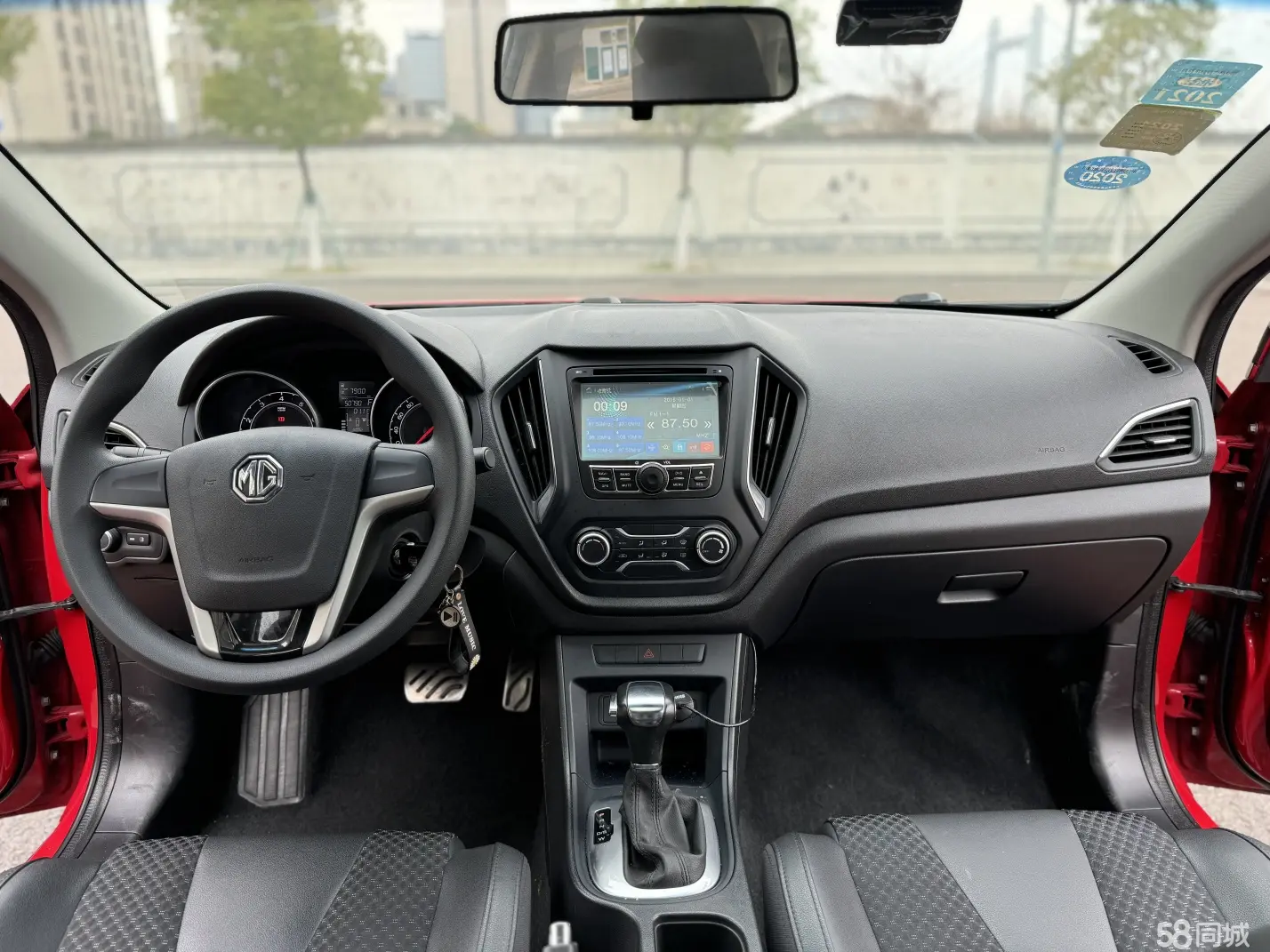 MG GT 2015 car image #6