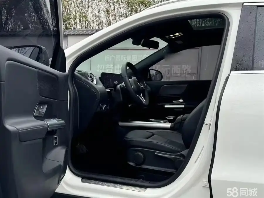 Mercedes-Benz GLA Class 2022 car image #6