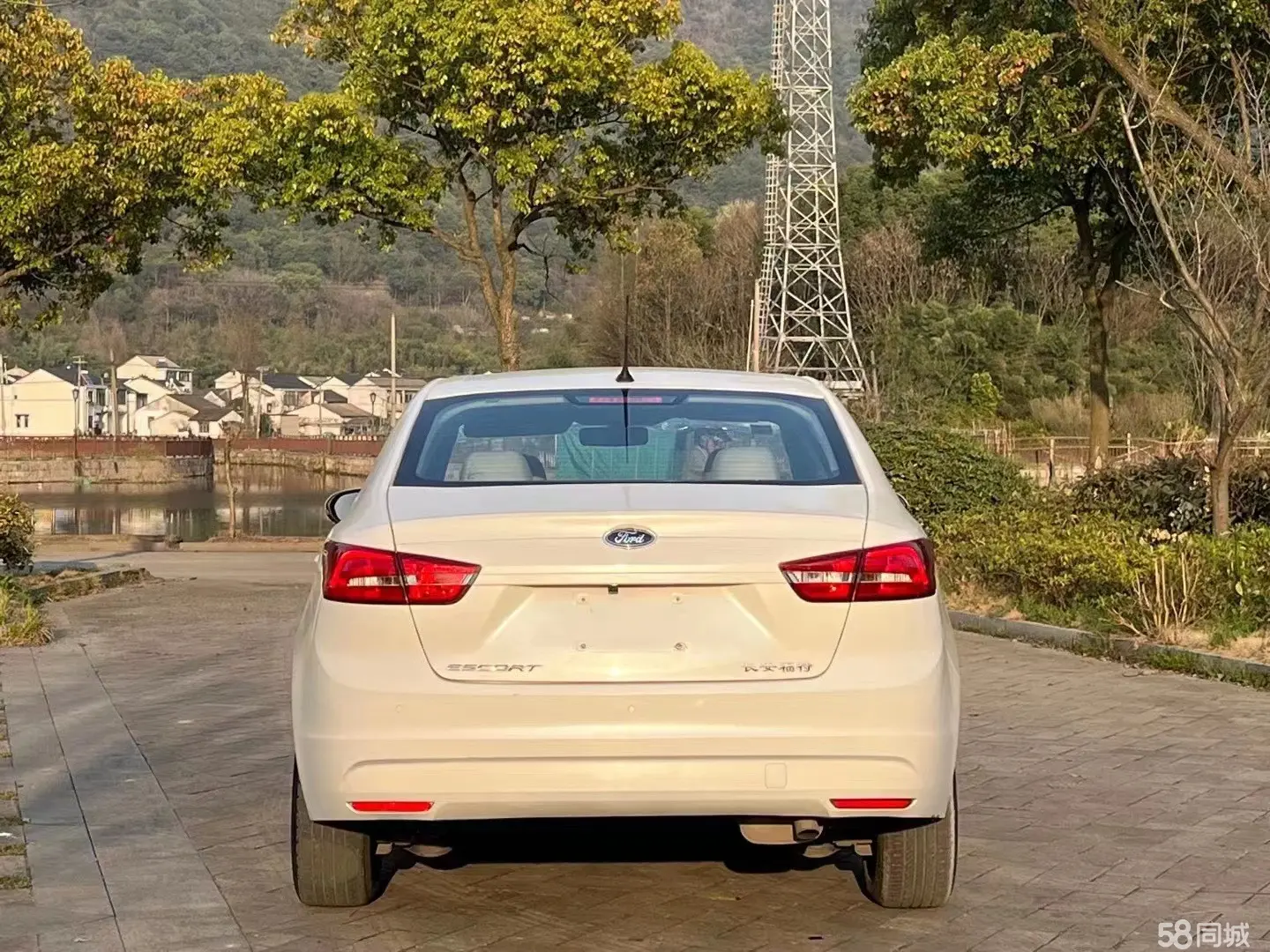 Ford Escort 2016 #6 Ford Escort 2016 car image #6