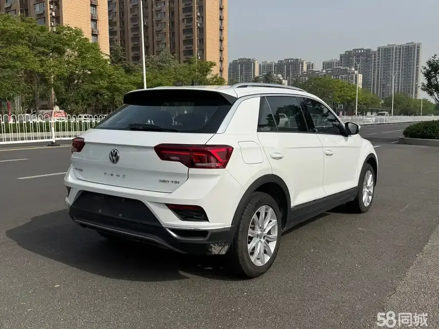 Volkswagen T-Roc 2020 car image #6