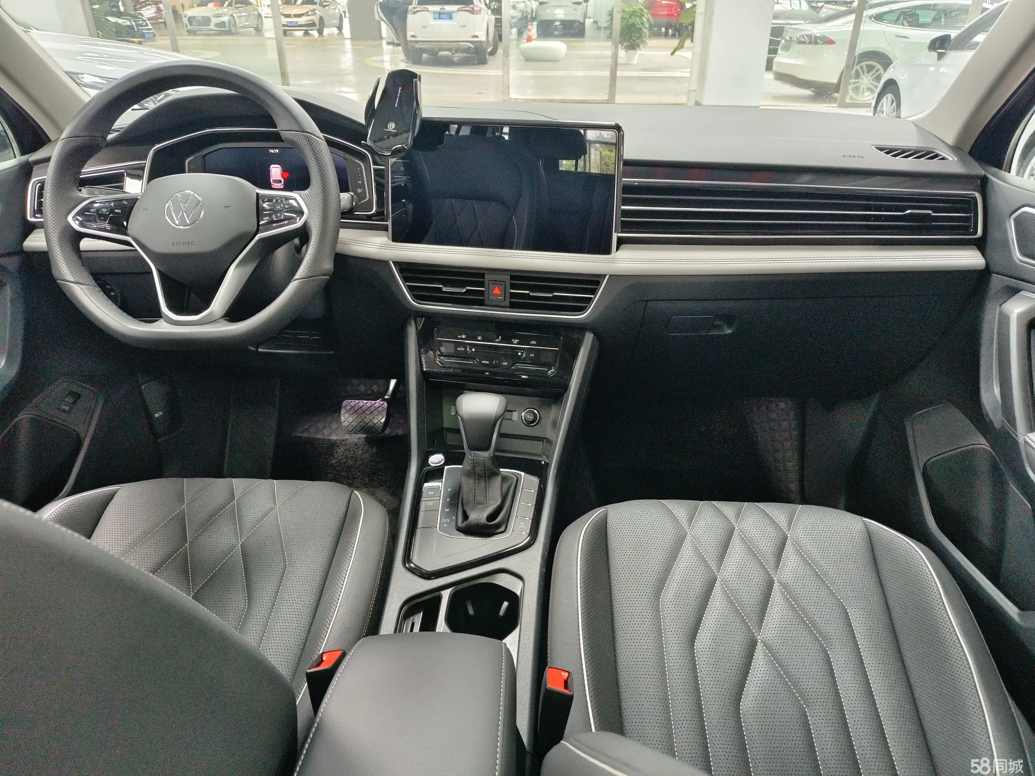 Volkswagen Tiguan L 2022 immagine di auto #6