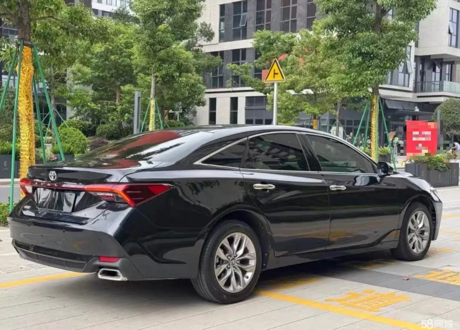 Toyota Avalon 2020 car image #6