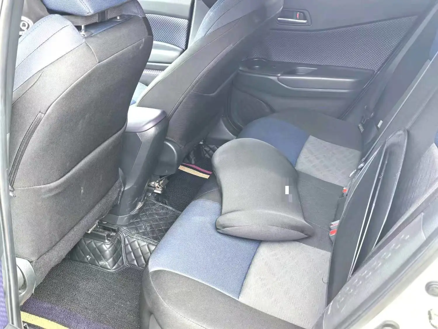 Toyota C-HR 2019 immagine di auto #6