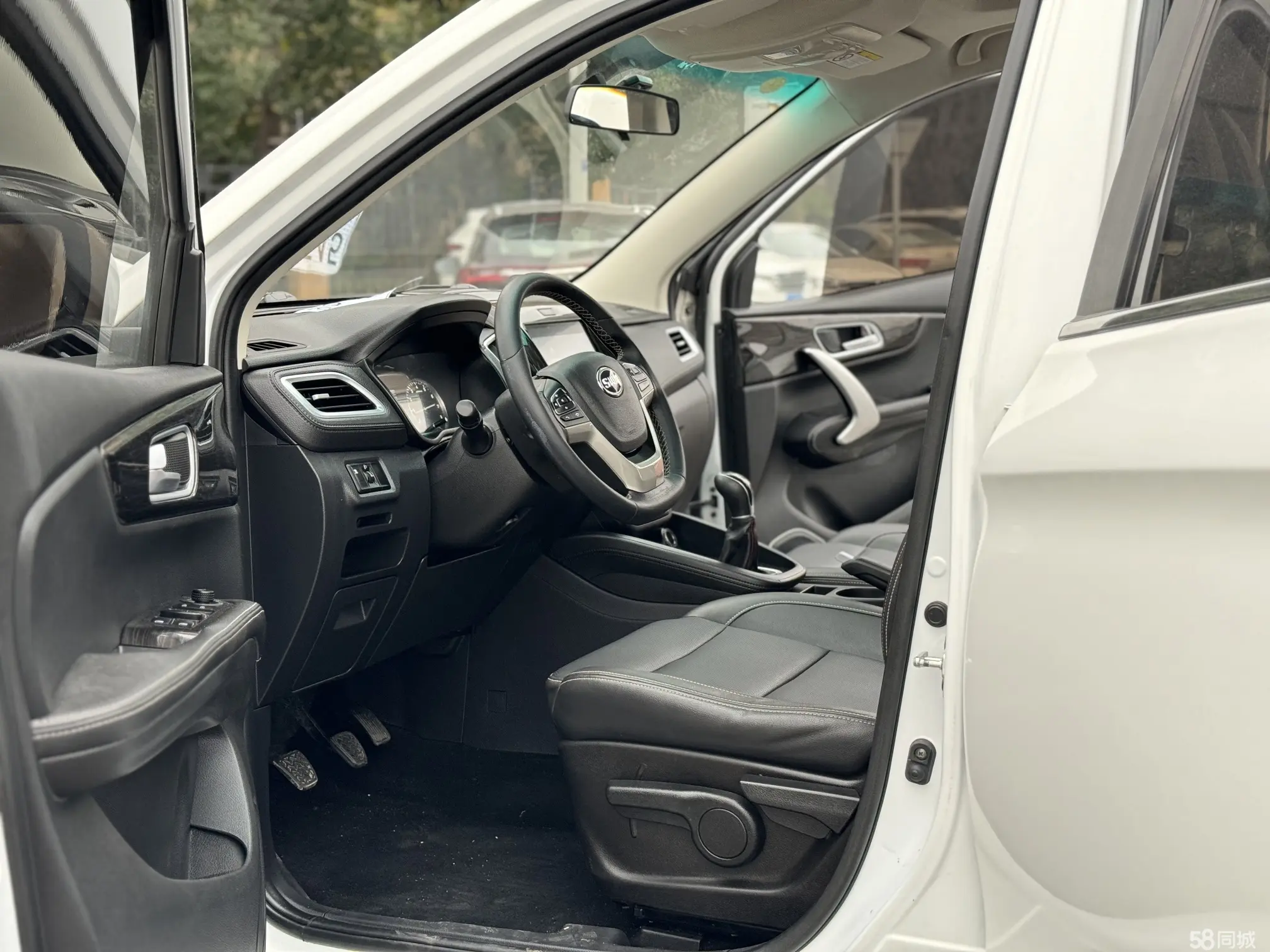 SWM斯威汽车 SWM斯威X7 2018 汽车图片 #6