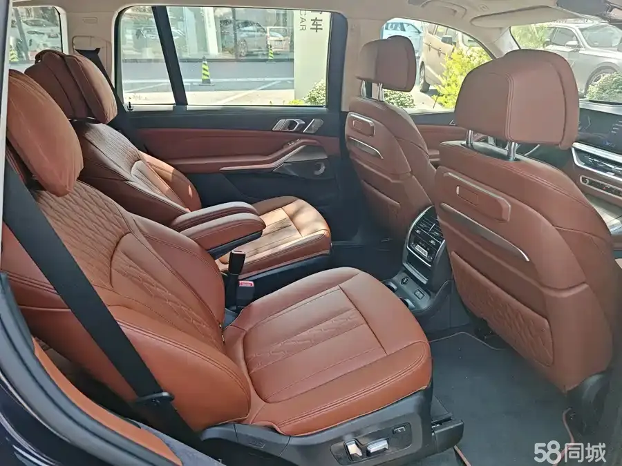 BMW X7 2023 car image #6