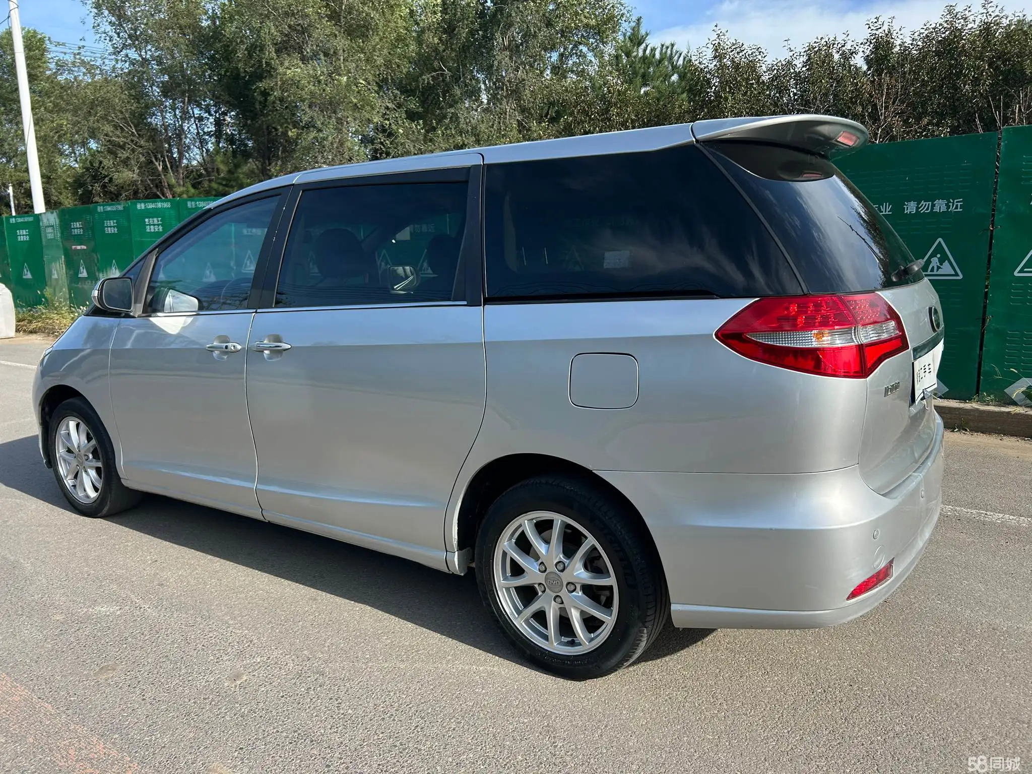 BYD M6 2015 car image #6