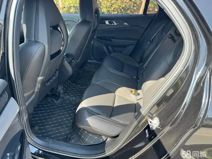 Lynk & Co 03 2019 #6 Lynk & Co 03 2019 car image #6