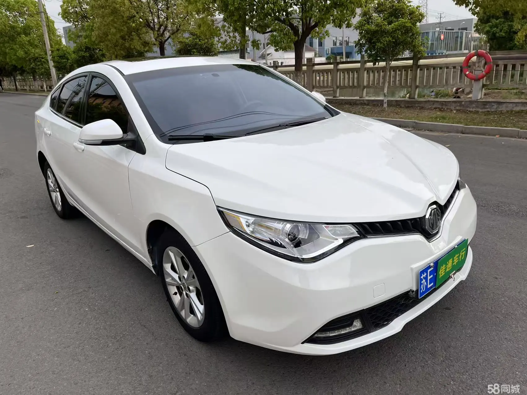 MG GT 2016 car image #6