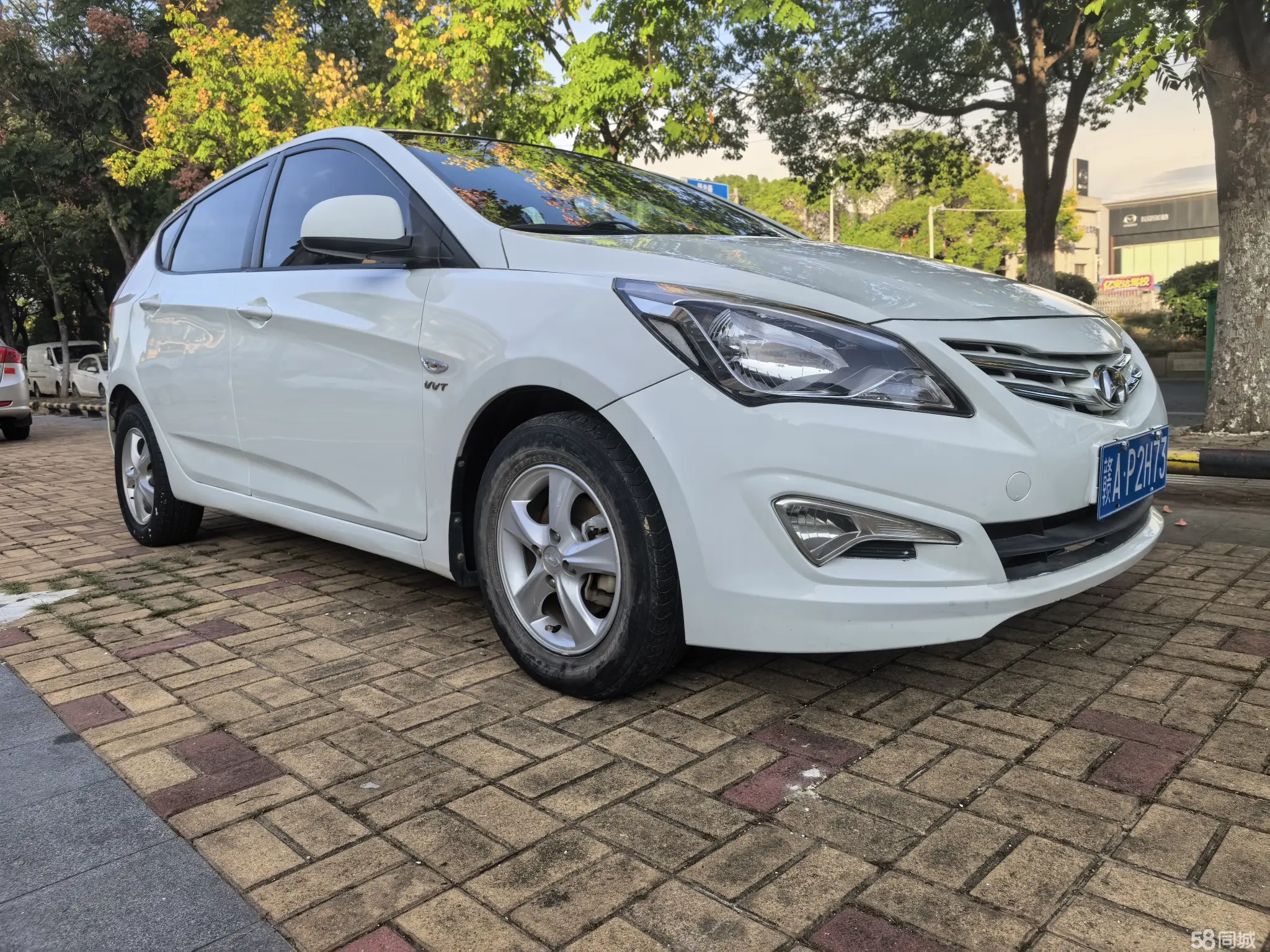 Hyundai Reina Hatchback 2015 car image #6