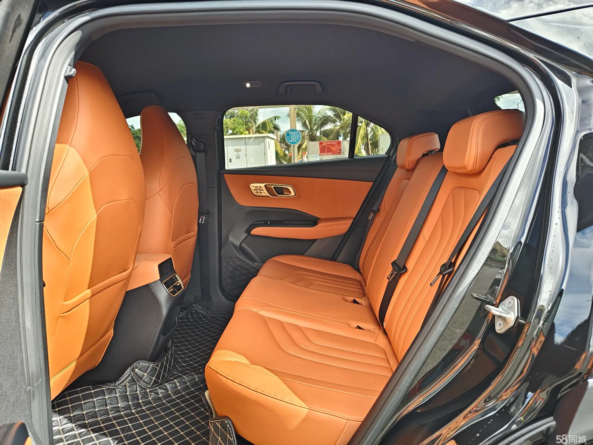 哪吒汽车 哪吒X 2023 汽车图片 #6