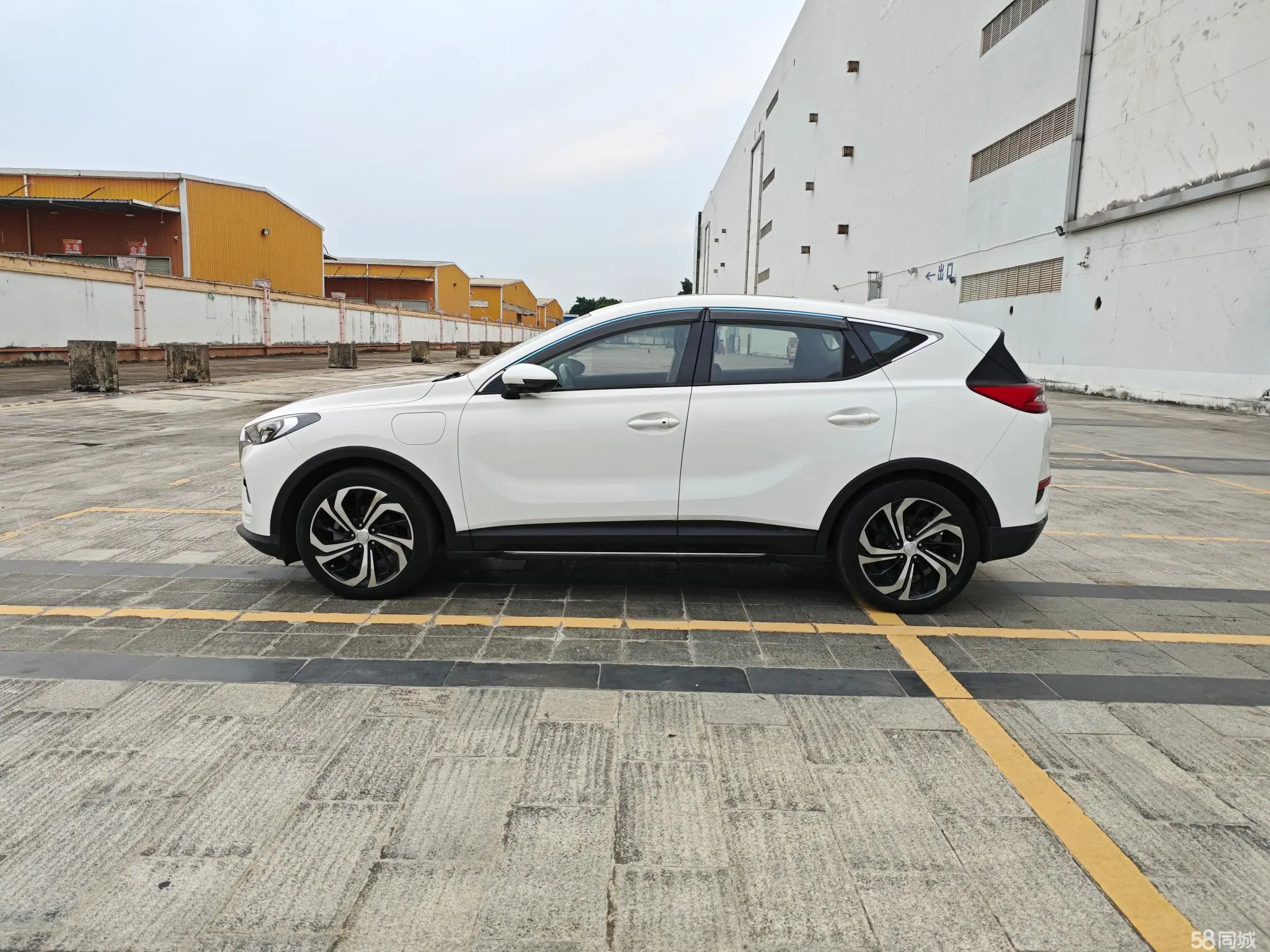 HongQi E-HS3 2019 immagine di auto #6