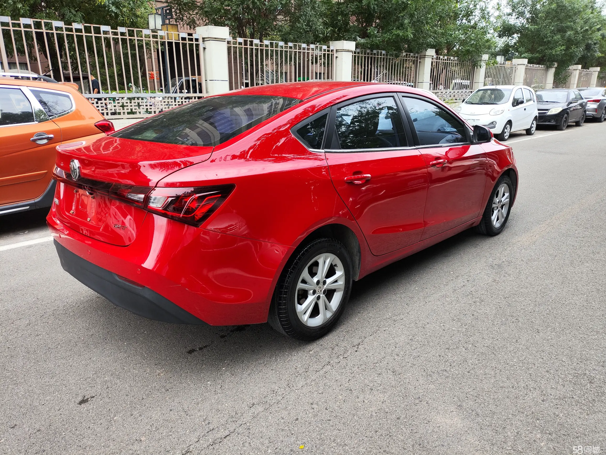 MG GT 2015 car image #6