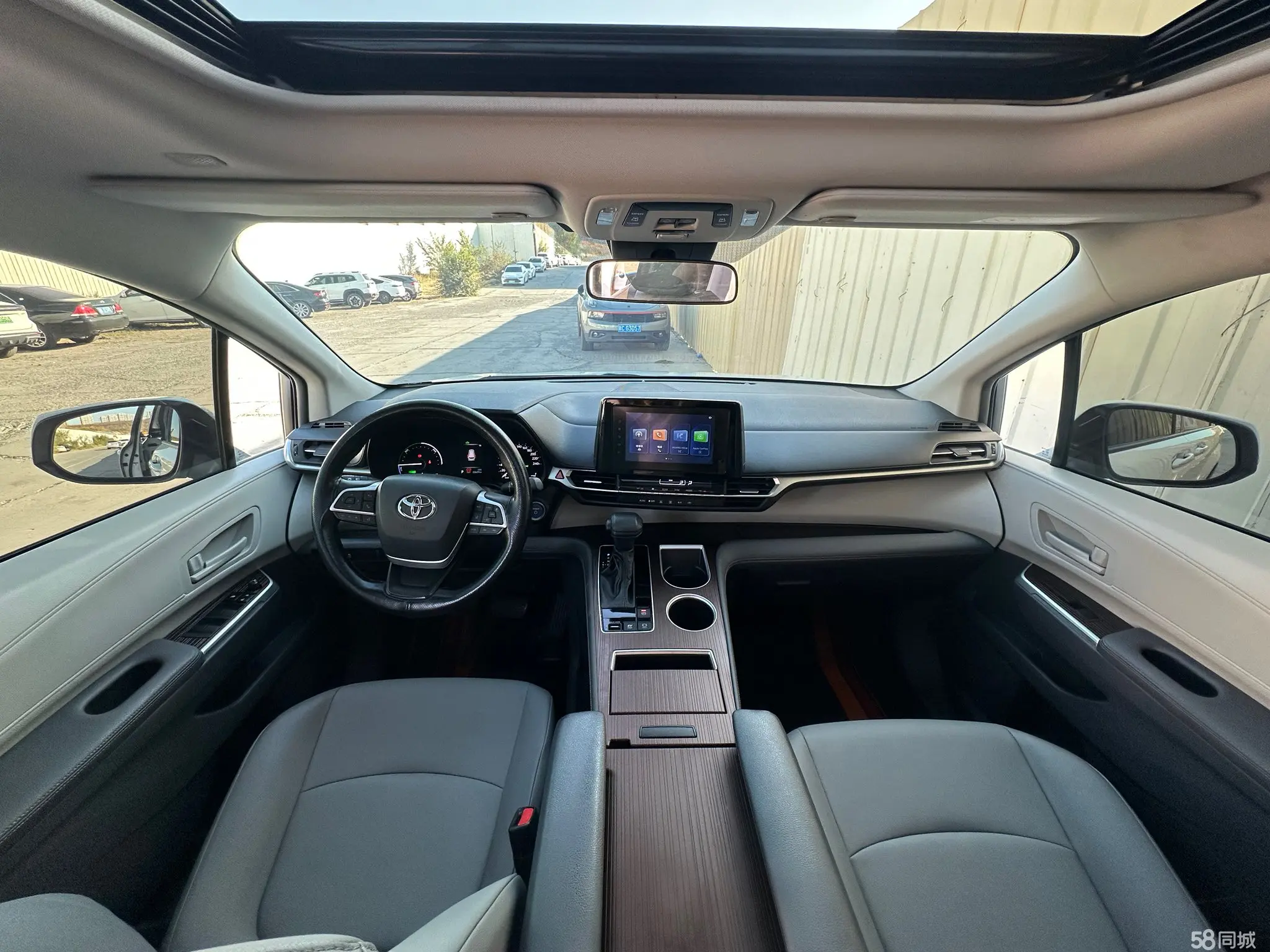 Toyota Granvia 2024 immagine di auto #6