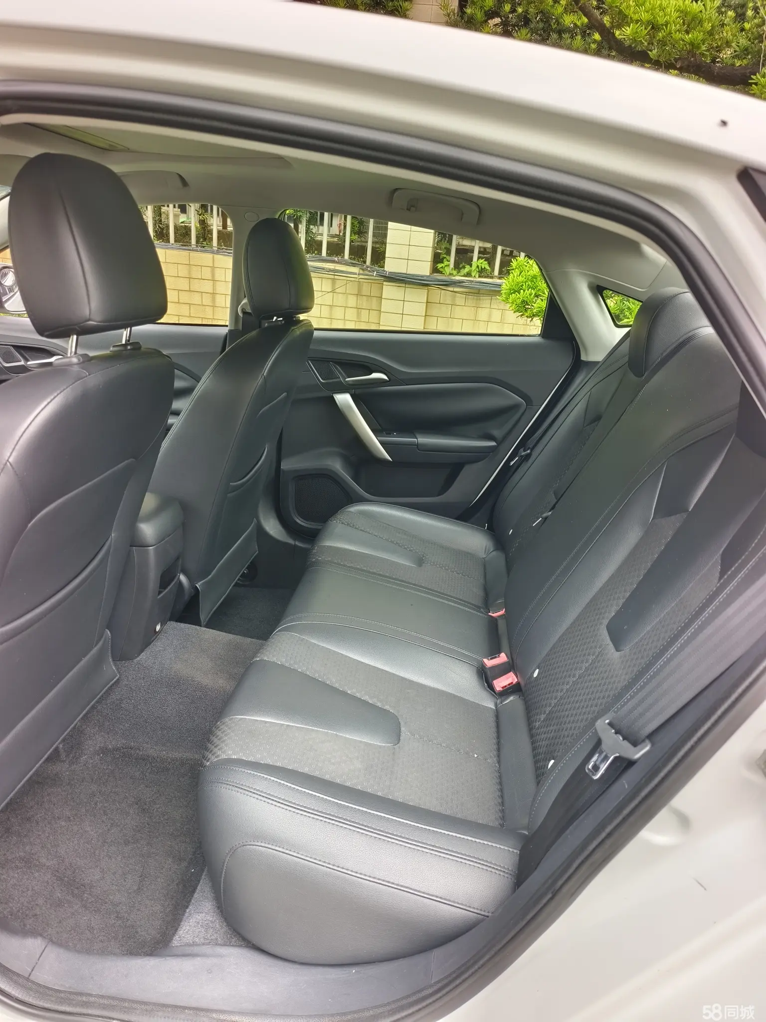 MG GT 2015 car image #6