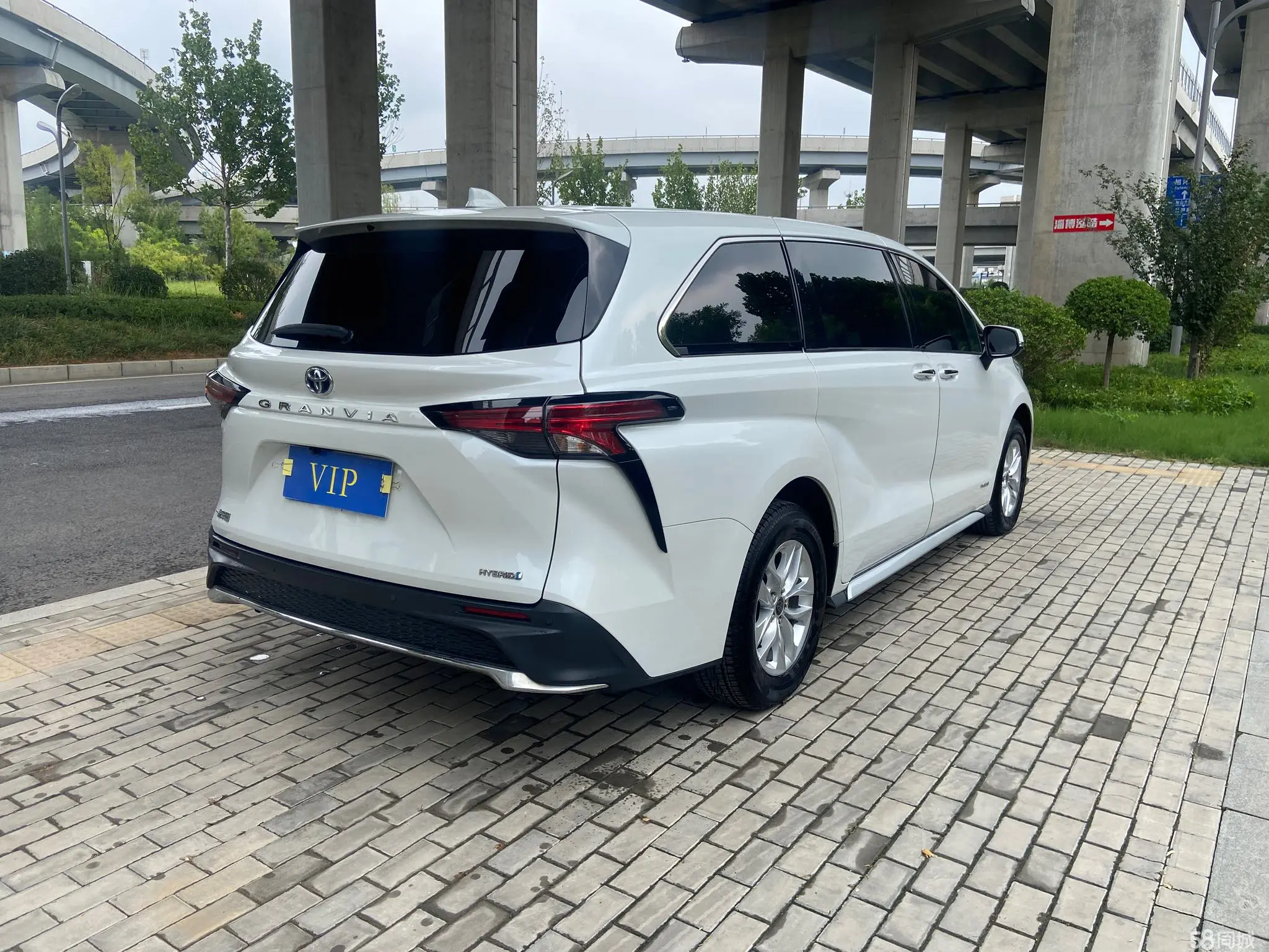 Toyota Granvia 2023 immagine di auto #6