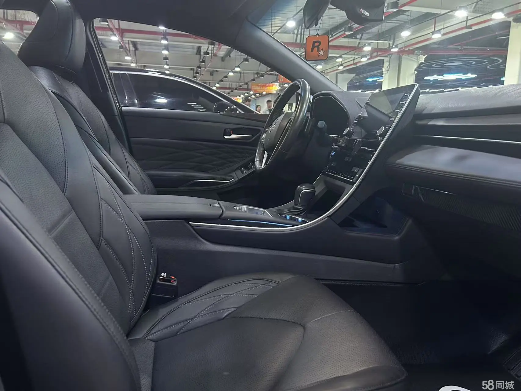 Toyota Avalon 2019 car image #6