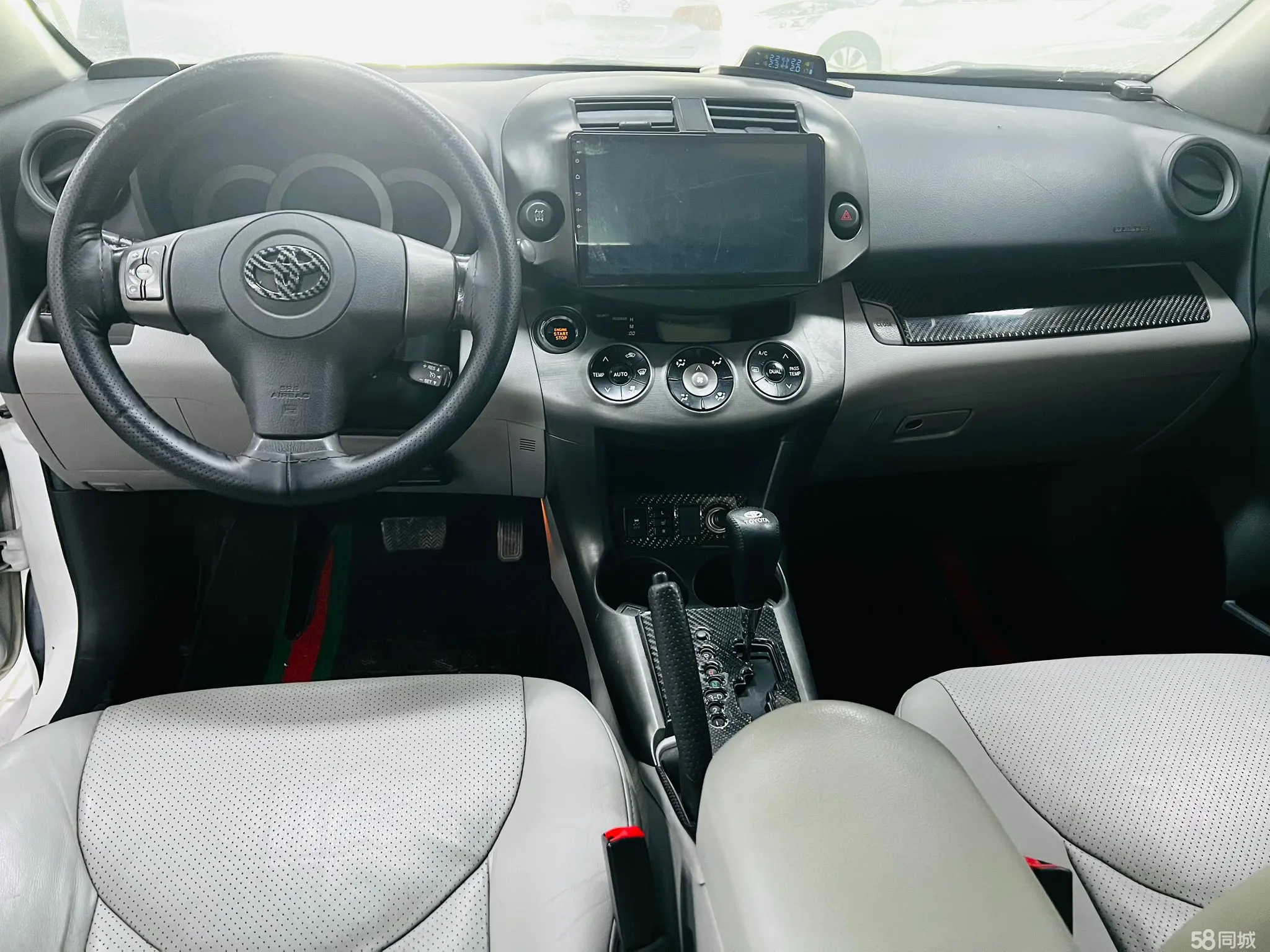 Toyota RAV4 2010 car image #6