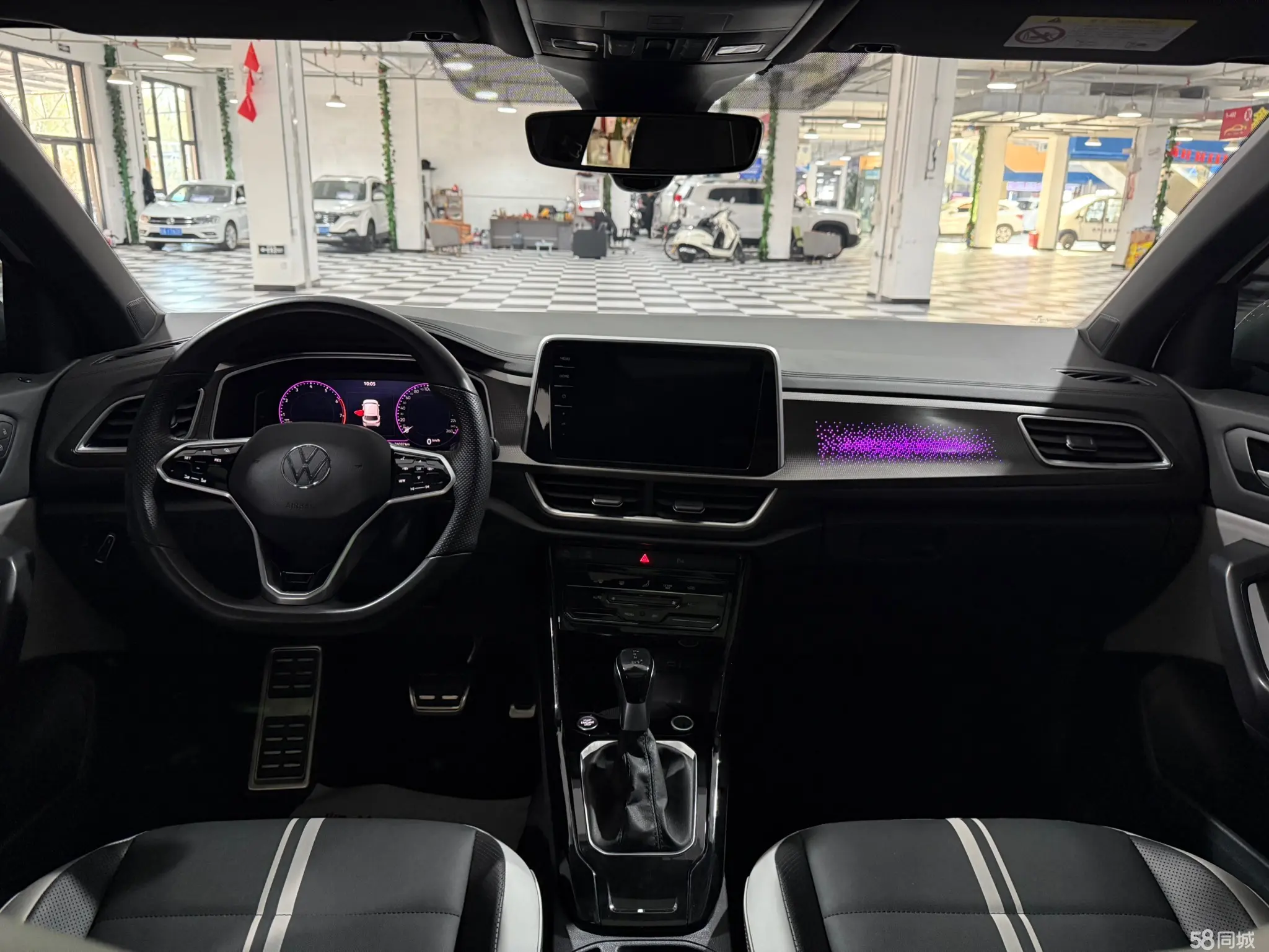 Volkswagen T-Roc 2024 car image #6