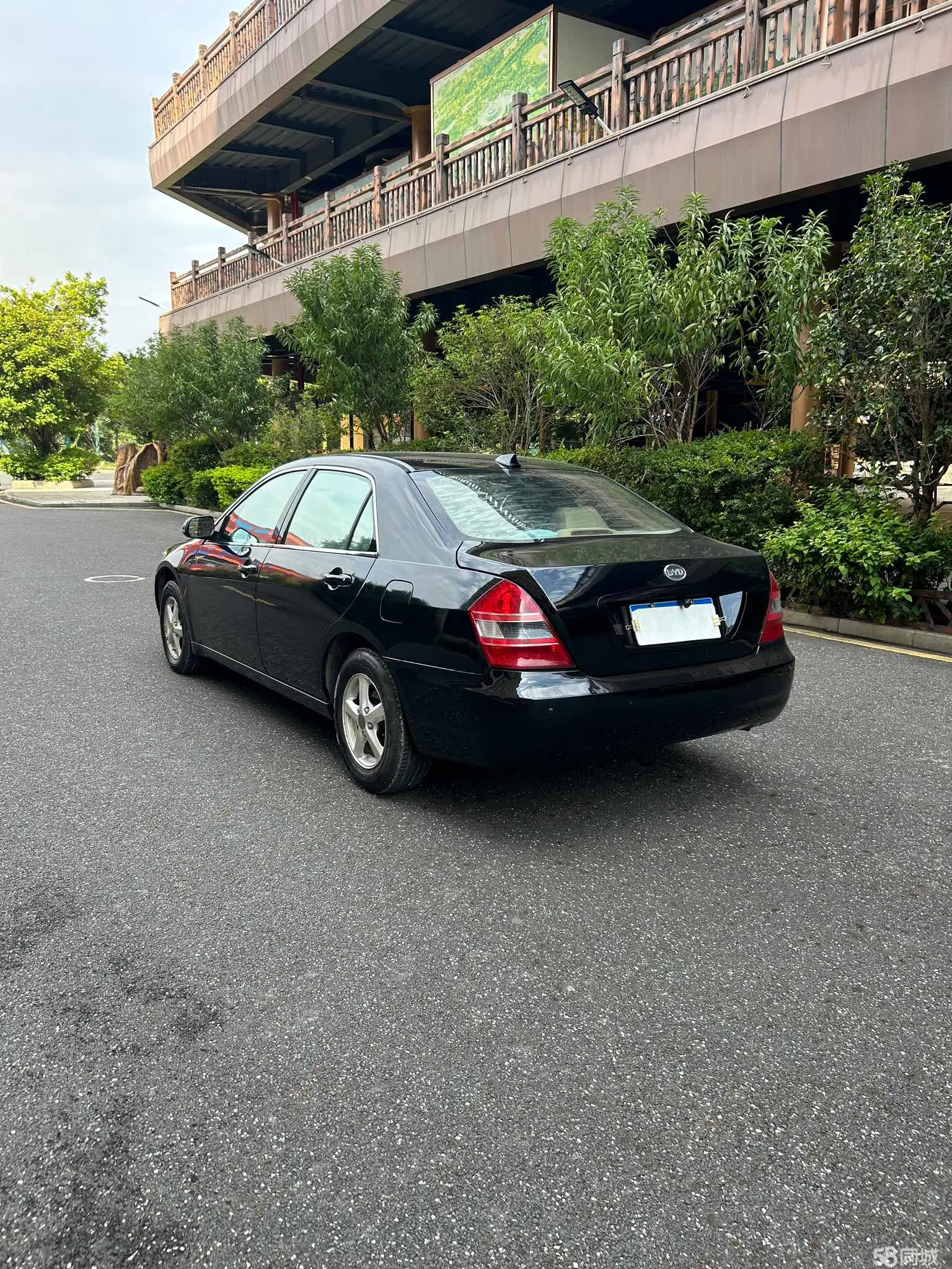 BYD F6 2012 car image #6