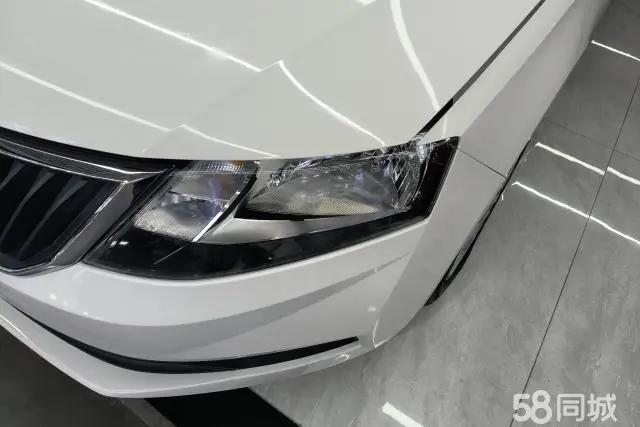 Skoda Rapid Spaceback 2018 car image #6