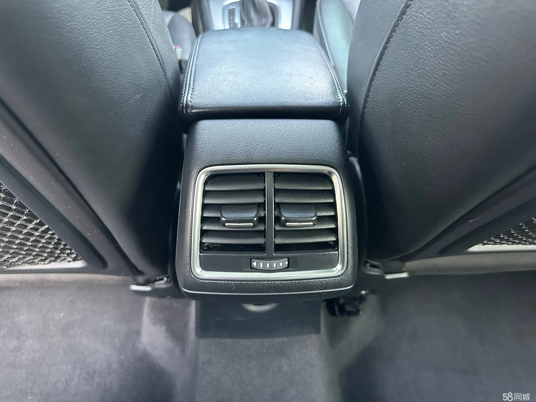 Audi Q3 2015 car image #6