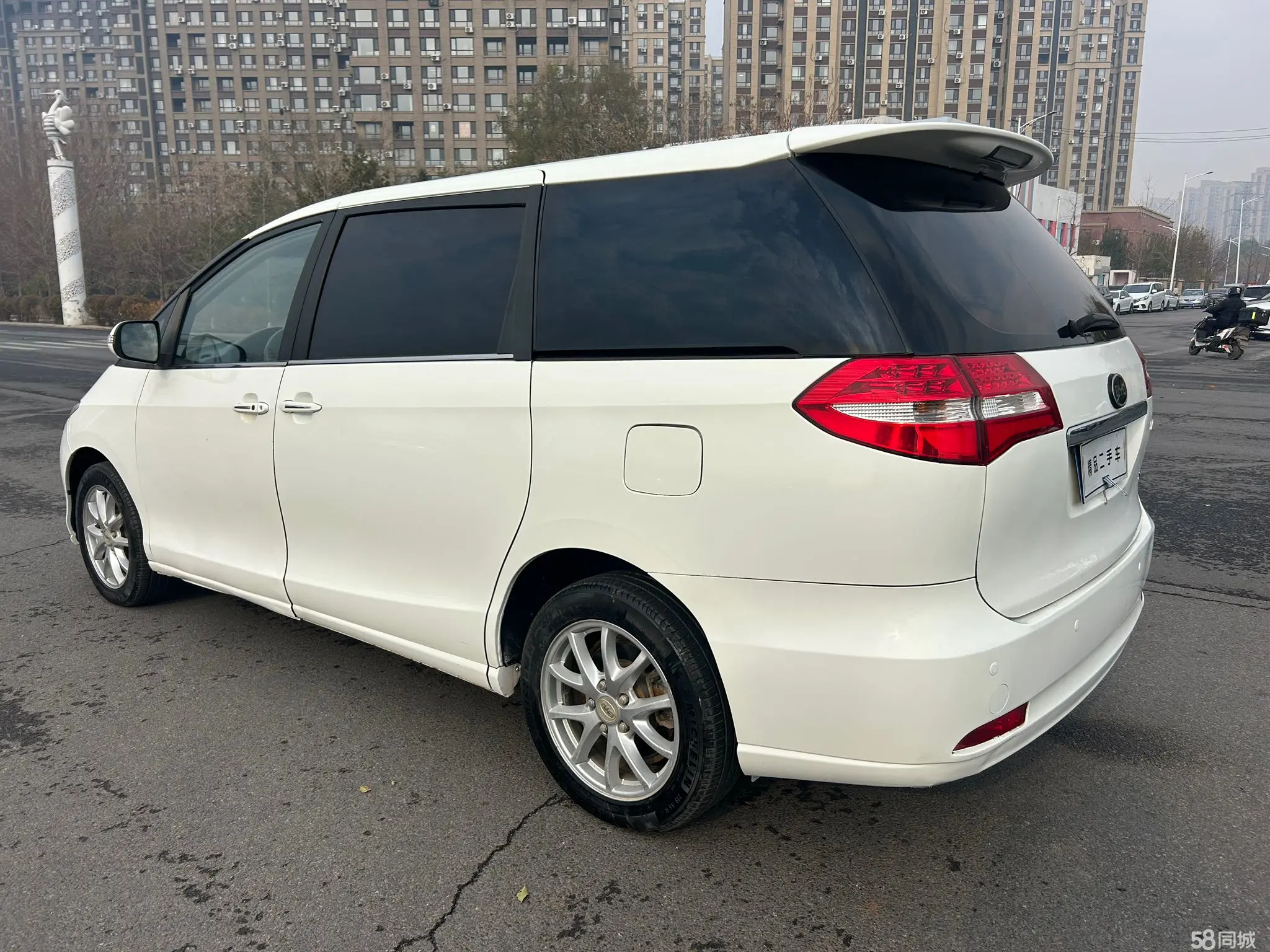 BYD M6 2014 صورة سيارة #6