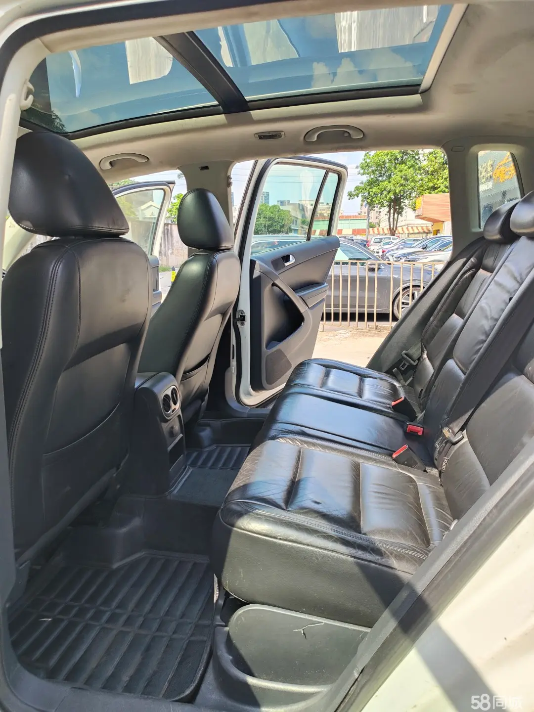 Volkswagen Tiguan 2011 car image #6