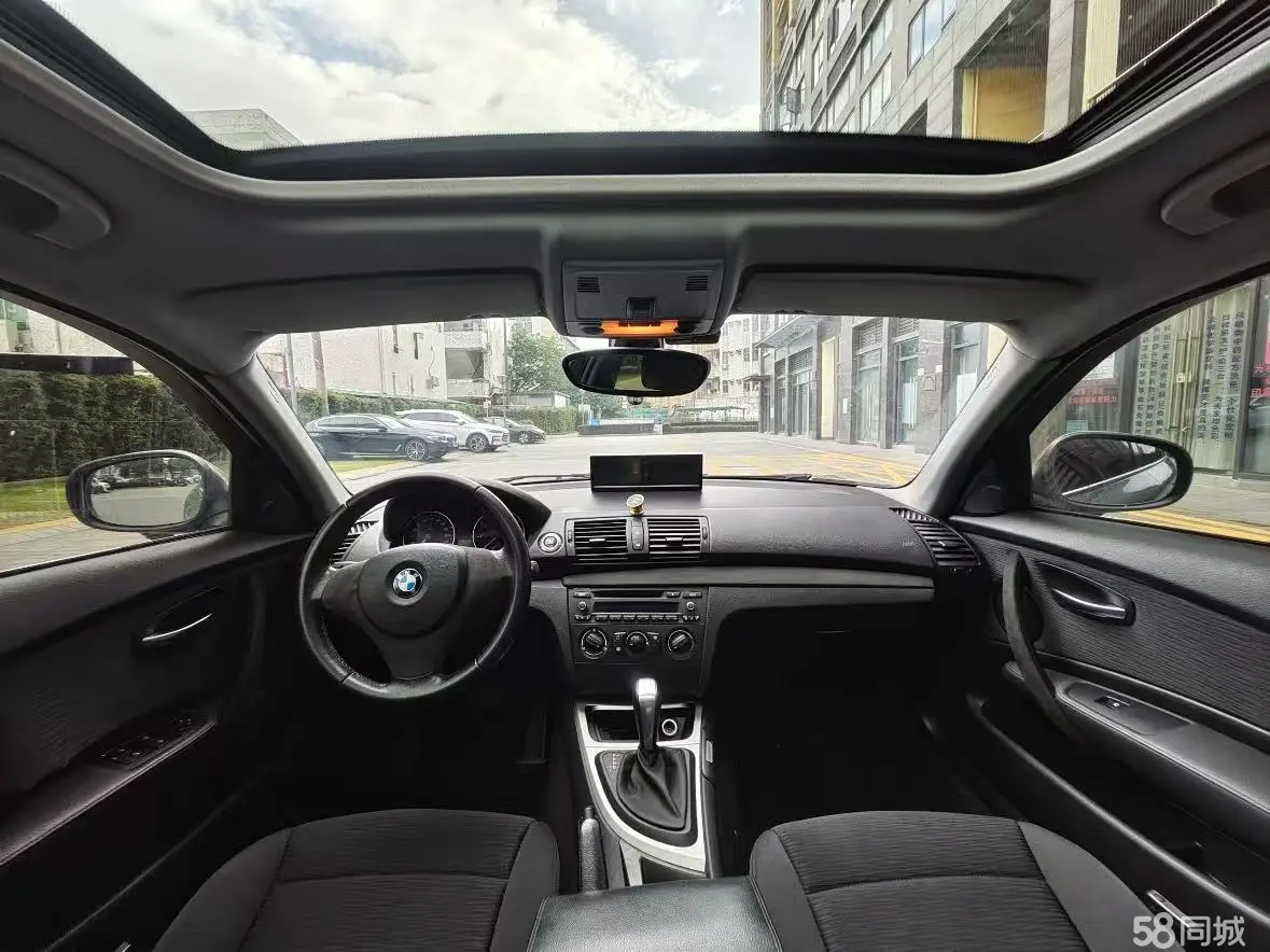 BMW 1 Series (Imported) 2010 car image #6