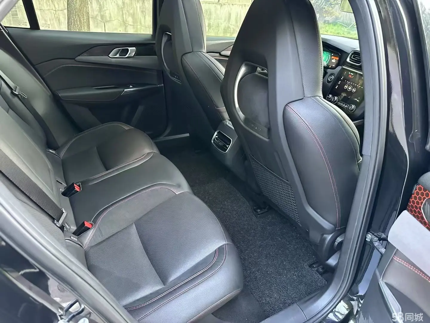 Lynk & Co 03 2019 #6 Lynk & Co 03 2019 car image #6