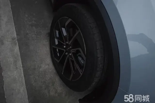 Lynk & Co 01 EM-P 2022 car image #6