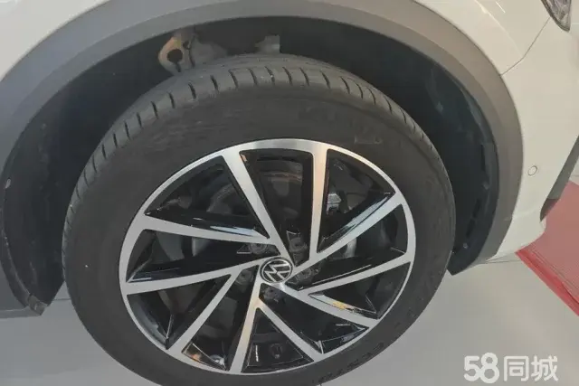 Volkswagen T-Roc 2023 car image #6