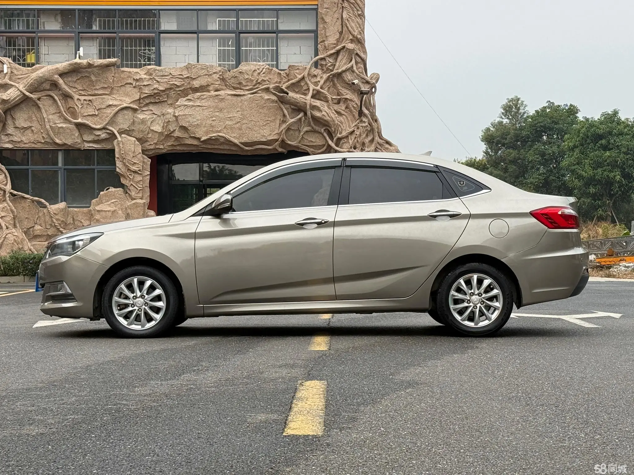 Changan Alsvin V7 2016 #6 Changan Alsvin V7 2016 car image #6