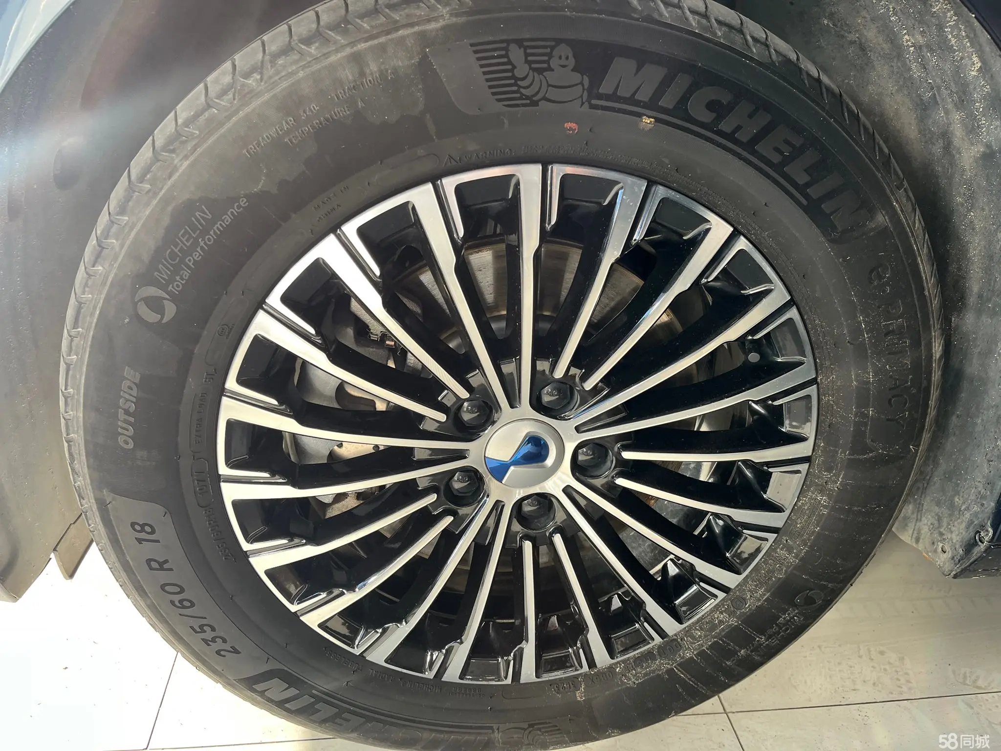 Denza D9 2023 car image #6