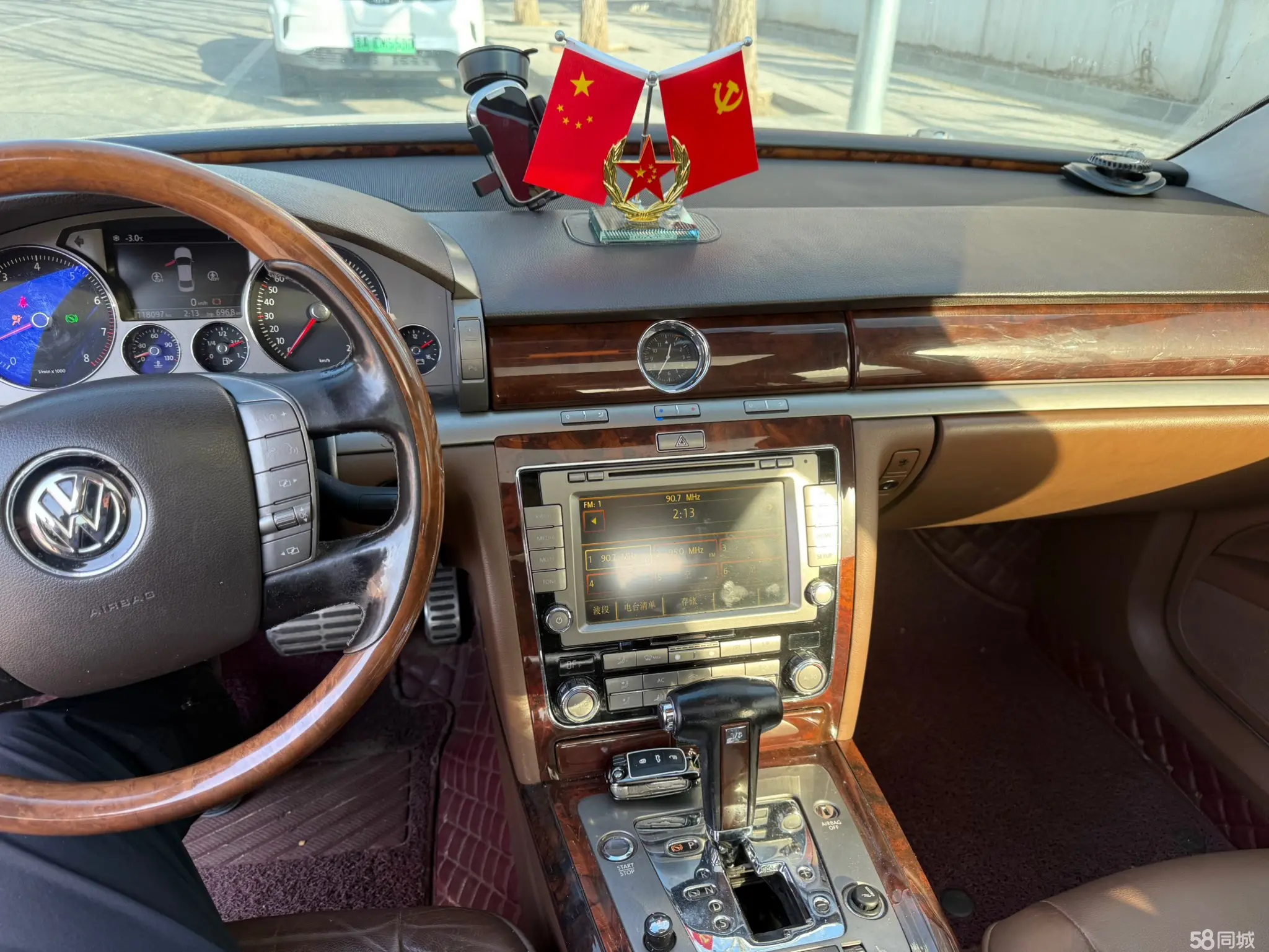 Volkswagen Pheaton 2011 immagine di auto #6